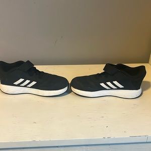 Toddler boy or girl black Adidas shoes- like new- size 9K, worn twice